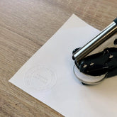 Embosseur adresse rond minimaliste