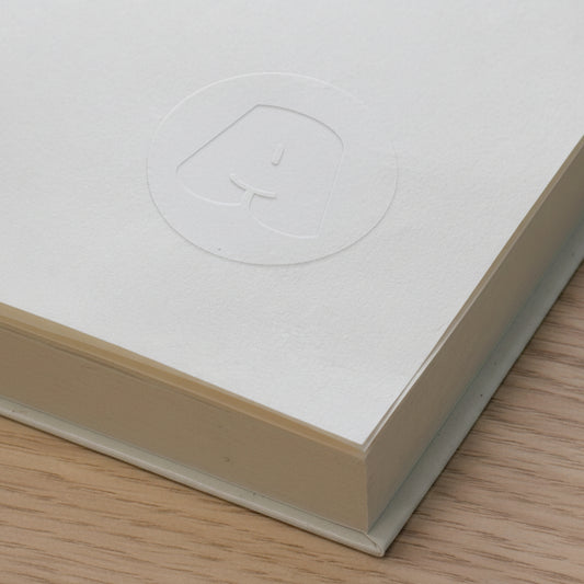Timbre à sec lettre imposante