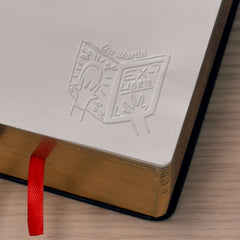 Ex-libris mains tenant livre